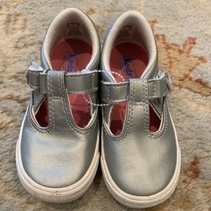Keds Daphne silver t strap Mary Jane 8